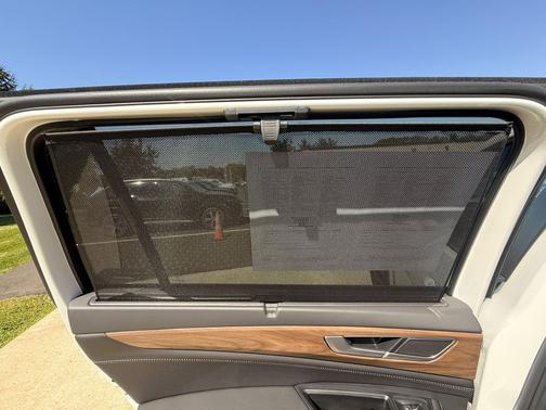 Opal White Pearl 2026 Volkswagen Atlas 2.0T SE w/Technology 4MOTION