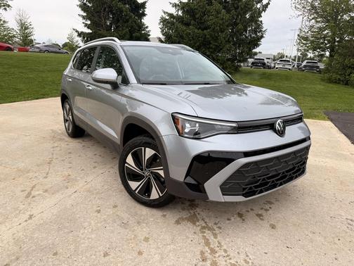 Pyrite Silver Metallic 2026 Volkswagen Taos SE