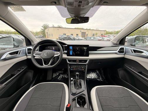Pyrite Silver Metallic 2026 Volkswagen Taos SE