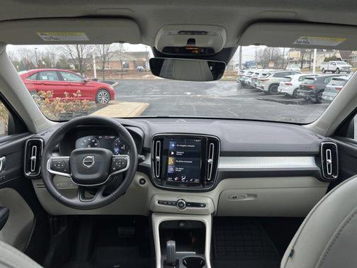 2019 Volvo XC40 T5 Momentum