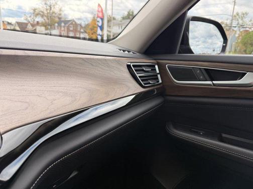 2025 Volkswagen Atlas 2.0T SE w/Technology 4MOTION