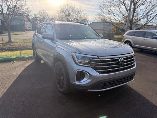 2025 Volkswagen Atlas 2.0T SE w/Technology 4MOTION