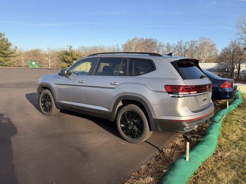 2025 Volkswagen Atlas 2.0T SE w/Technology 4MOTION