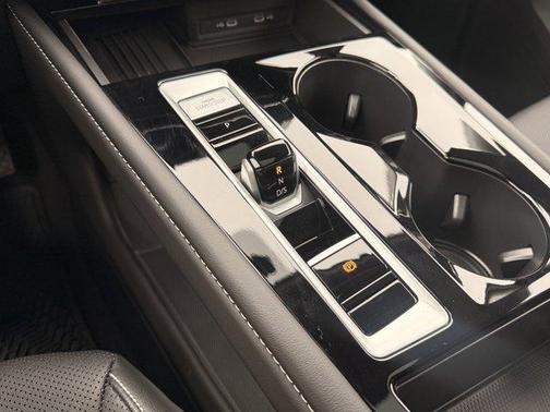 2025 Volkswagen Atlas 2.0T SE w/Technology 4MOTION