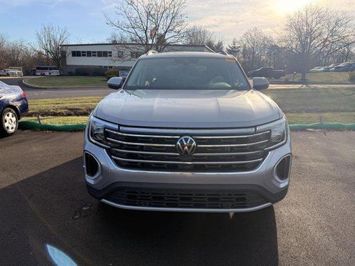 2025 Volkswagen Atlas 2.0T SE w/Technology 4MOTION