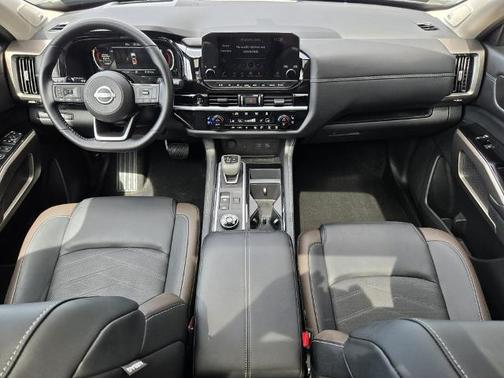 Obsidian Green 2025 Nissan Pathfinder Platinum