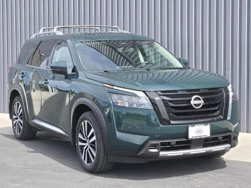 Obsidian Green 2025 Nissan Pathfinder Platinum