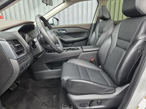 Brilliant Silver Metallic 2023 Nissan Rogue SV