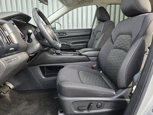 Brilliant Silver Metallic 2025 Nissan Pathfinder SV