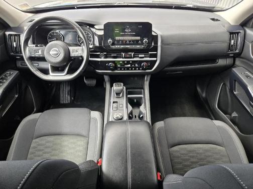 Black 2024 Nissan Pathfinder SV