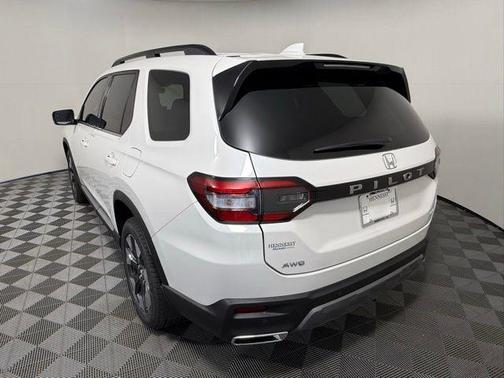 White Diamond Pearl 2026 Honda Pilot Elite