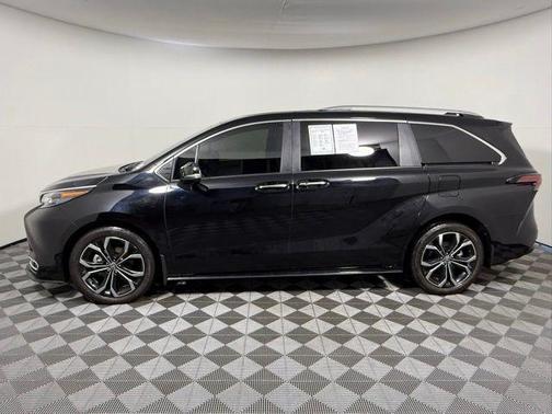 2025 Toyota Sienna Platinum 7 Passenger