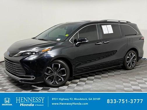 2025 Toyota Sienna Platinum 7 Passenger