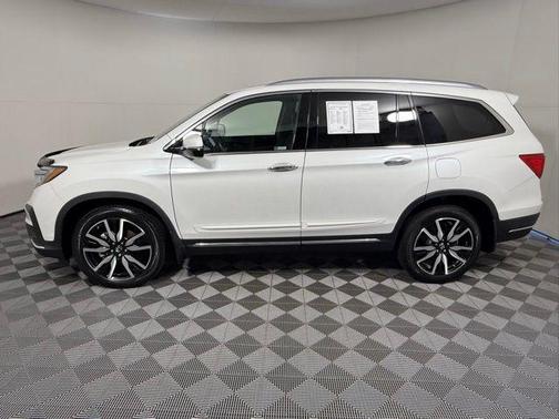 2022 Honda Pilot Touring 8-Passenger