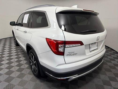 2022 Honda Pilot Touring 8-Passenger