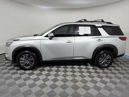 2023 Nissan Pathfinder SV
