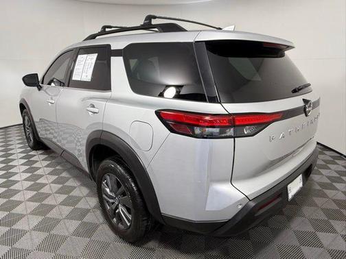 2023 Nissan Pathfinder SV