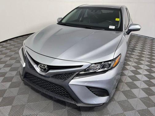 Celestial Silver Metallic 2018 Toyota Camry SE