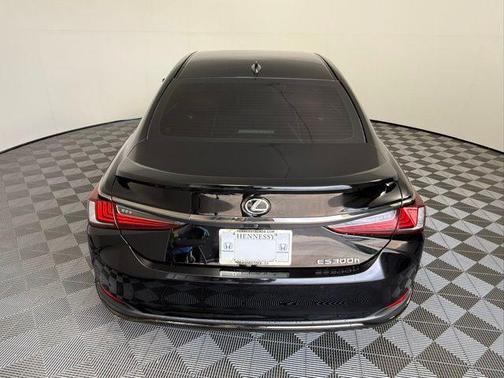 2023 Lexus ES 300h Base