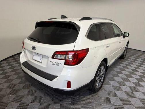 Crystal White Pearl 2017 Subaru Outback 2.5i Touring