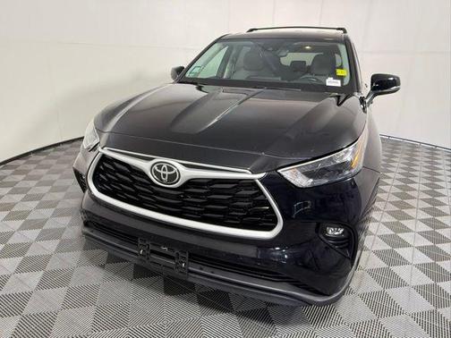 Midnight Black Metallic 2023 Toyota Highlander LE