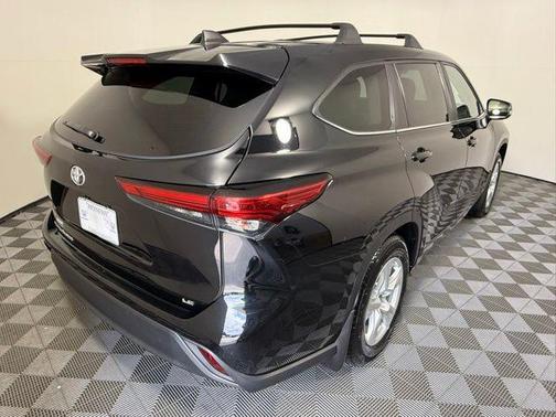 Midnight Black Metallic 2023 Toyota Highlander LE
