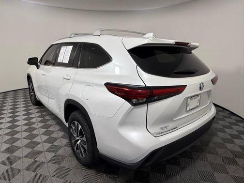 2022 Toyota Highlander Hybrid XLE