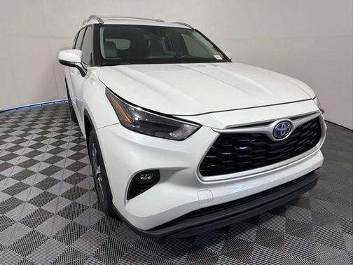 2022 Toyota Highlander Hybrid XLE