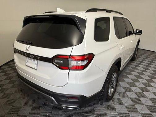 Platinum White Pearl 2026 Honda Pilot EX-L
