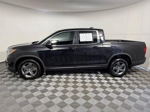 Crystal Black Pearl 2022 Honda Ridgeline RTL