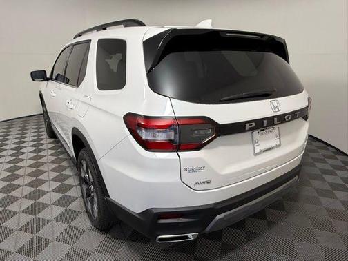 Platinum White Pearl 2026 Honda Pilot Elite