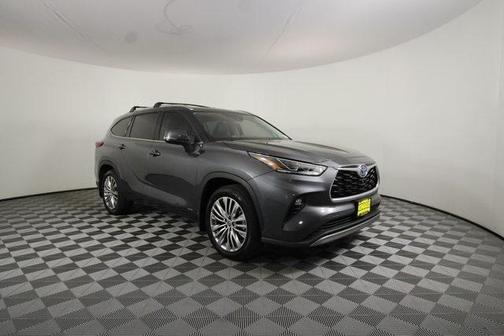 2022 Toyota Highlander Hybrid Platinum