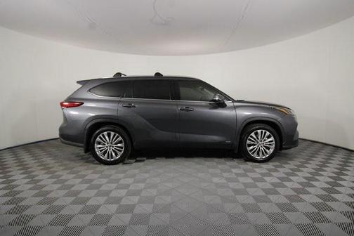 2022 Toyota Highlander Hybrid Platinum