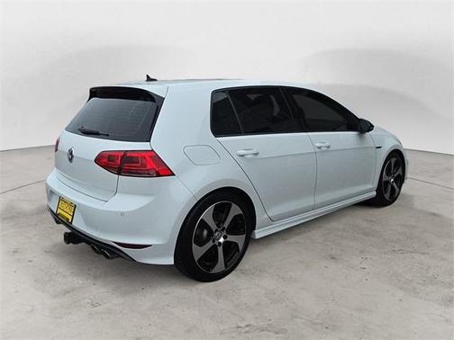 2017 Volkswagen Golf R 4-Door