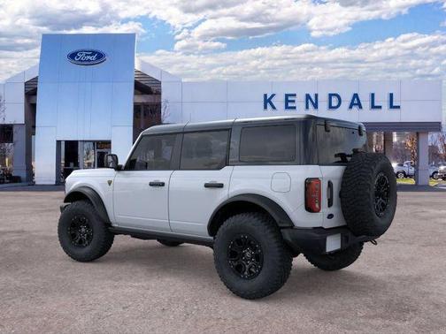 Oxford White 2026 Ford Bronco Badlands