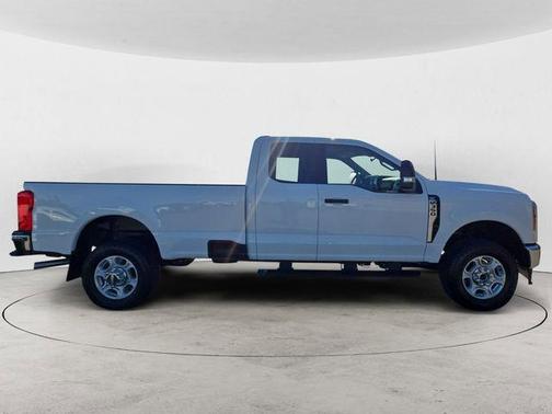 Oxford White 2026 Ford F-350 XLT