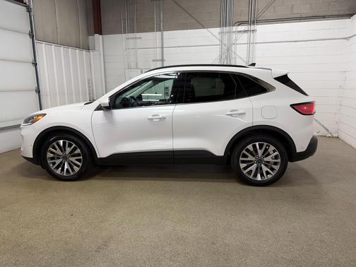 Star White Metallic 2021 Ford Escape Titanium