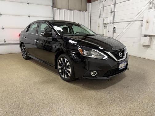 Super Black 2019 Nissan Sentra SR