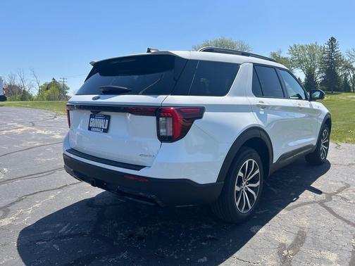 Star White Metallic Tri-Coat 2026 Ford Explorer ST-Line