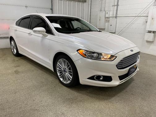 Photo 3 of 32 of 2016 Ford Fusion SE