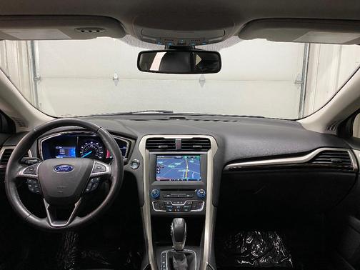 Photo 2 of 32 of 2016 Ford Fusion SE