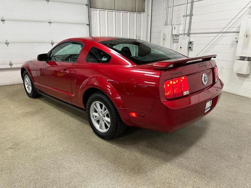 2005 Ford Mustang Deluxe