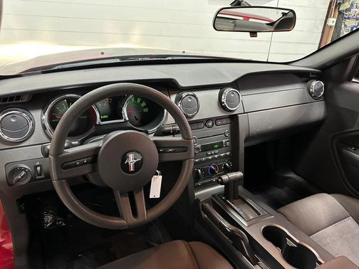 2005 Ford Mustang Deluxe