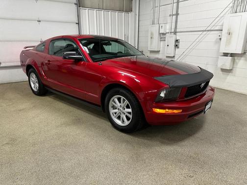 2005 Ford Mustang Deluxe