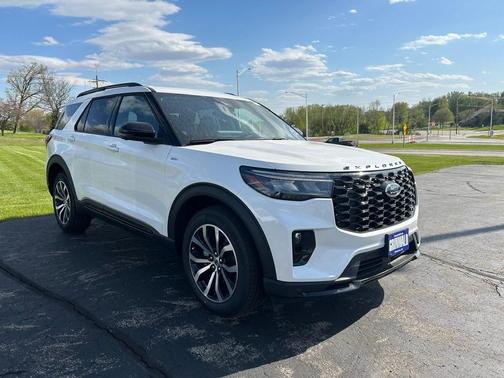 Star White Metallic Tri-Coat 2026 Ford Explorer ST-Line