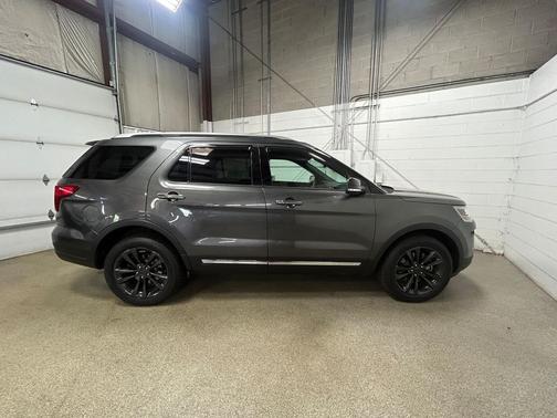 Magnetic Metallic 2018 Ford Explorer XLT