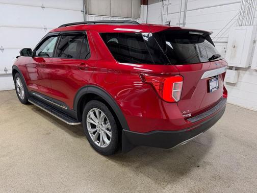 Rapid Red Metallic Tinted Clearcoat 2021 Ford Explorer XLT