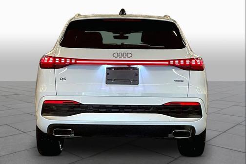 Glacier White Metallic 2025 Audi Q5 Premium TFSI quattro S tronic