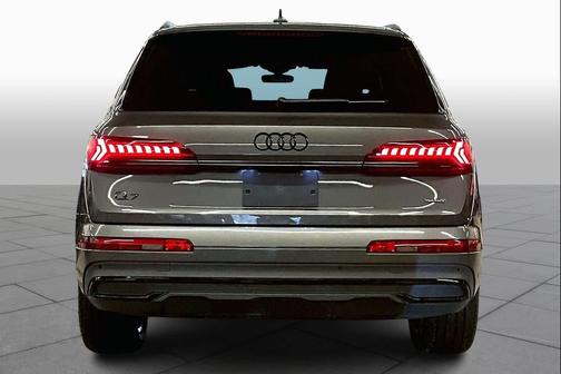 2023 Audi Q7 45 Premium Plus
