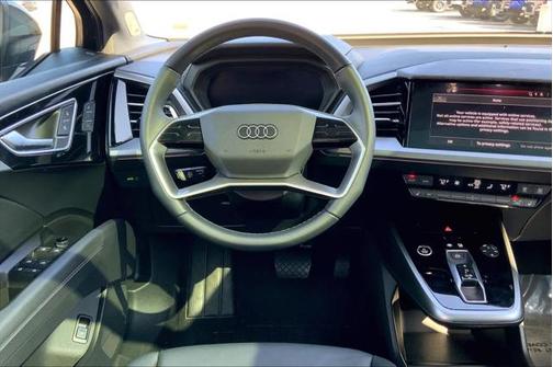 2022 Audi e-tron Premium Plus